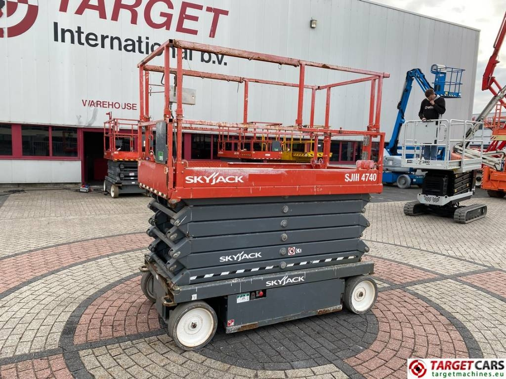 SkyJack SJIII-4740 Electric 4740 Scissor Work Lift 1380cm - Käärlift: pilt 1 SkyJack SJIII-4740 Electric 4740 Scissor Work Lift 1380cm - Käärlift: pilt 1