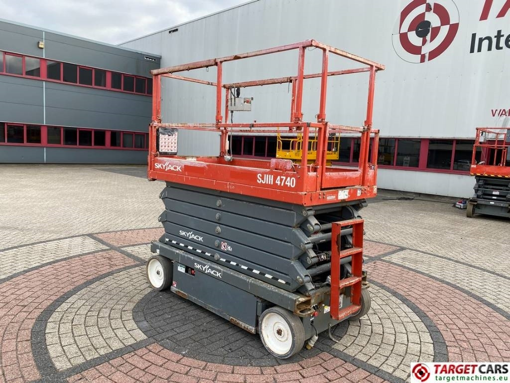 SkyJack SJIII-4740 Electric 4740 Scissor Work Lift 1380cm - Käärlift: pilt 4 SkyJack SJIII-4740 Electric 4740 Scissor Work Lift 1380cm - Käärlift: pilt 4