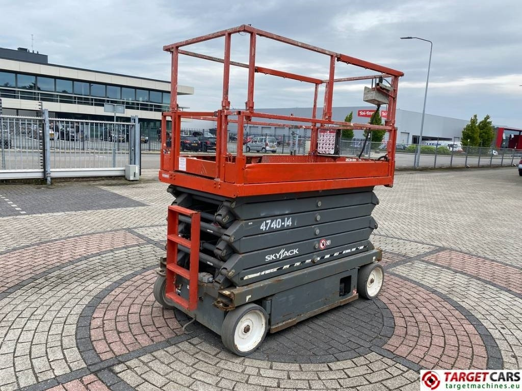 SkyJack SJIII-4740 Electric Scissor Work Lift 1380cm - Käärlift: pilt 3 SkyJack SJIII-4740 Electric Scissor Work Lift 1380cm - Käärlift: pilt 3