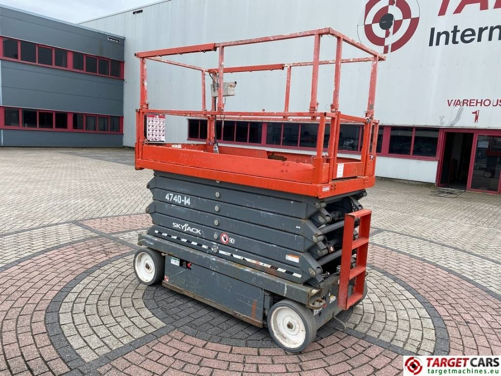 SkyJack SJIII-4740 Electric Scissor Work Lift 1380cm - Käärlift: pilt 4 SkyJack SJIII-4740 Electric Scissor Work Lift 1380cm - Käärlift: pilt 4