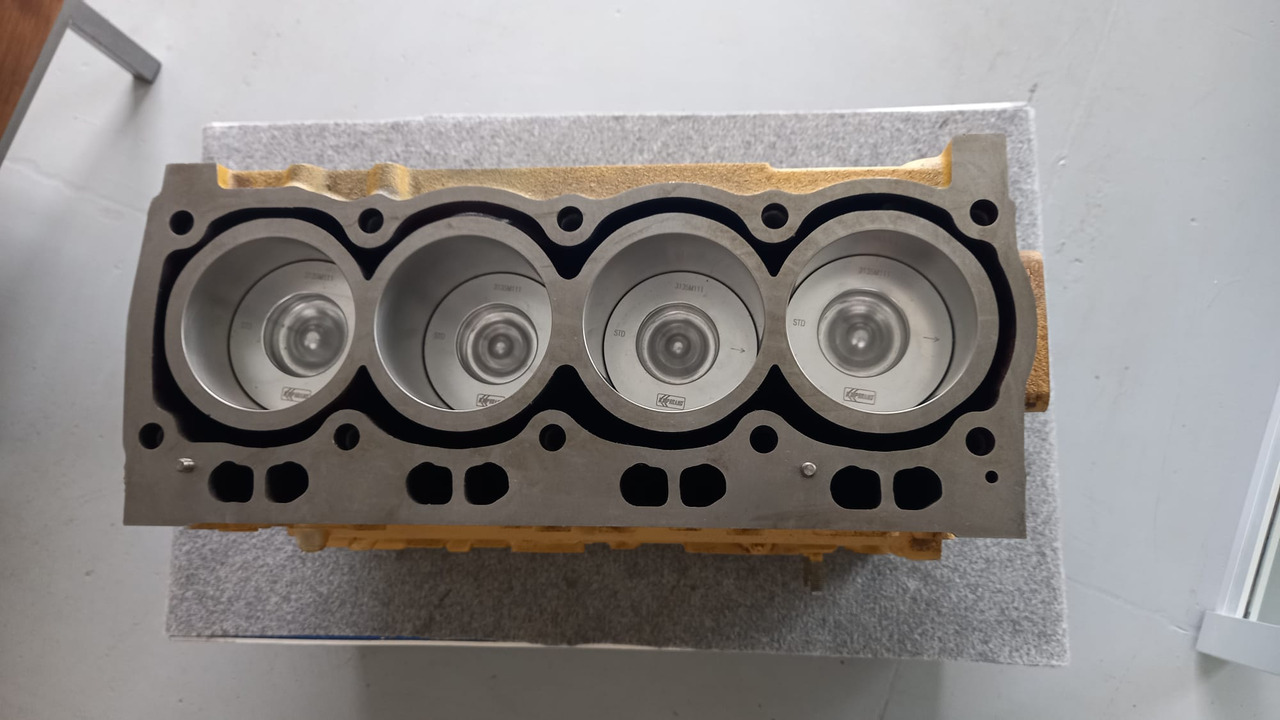 Caterpillar 3054C Short Block revisionato per CAT 3054C e C4.4 - Silindriplokk - Ehitusmasinad: pilt 2 Caterpillar 3054C Short Block revisionato per CAT 3054C e C4.4 - Silindriplokk - Ehitusmasinad: pilt 2