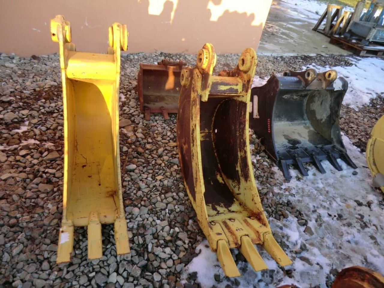 Caterpillar 307 Benna HD con denti, marca ROMEA, peso 200 kg, anno di costruzione 2004. Larghezza mm 300. - Ekskavaatori kopp: pilt 2 Caterpillar 307 Benna HD con denti, marca ROMEA, peso 200 kg, anno di costruzione 2004. Larghezza mm 300. - Ekskavaatori kopp: pilt 2