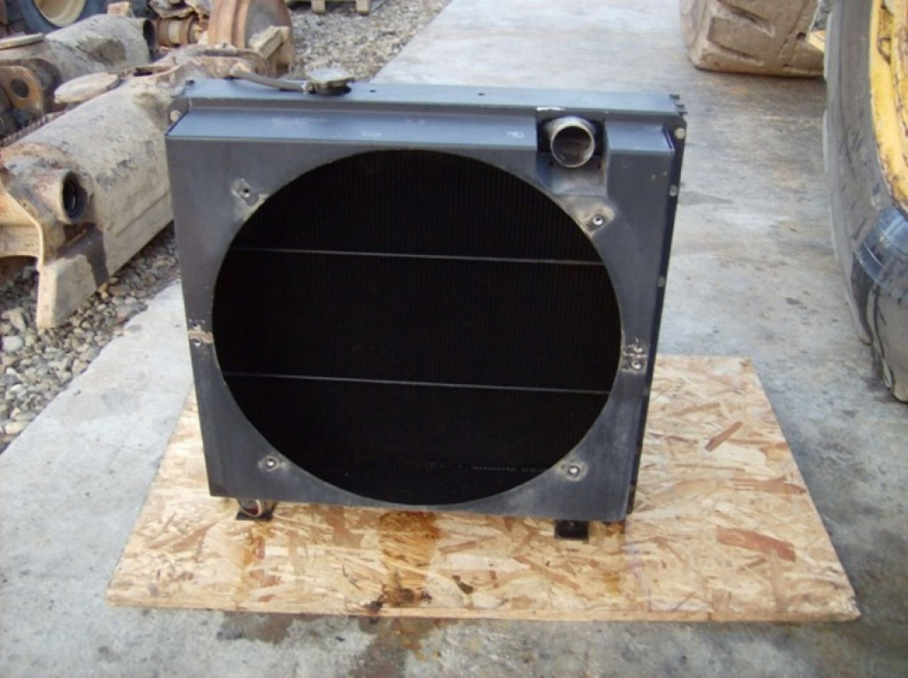 Caterpillar 317 NVA RADIATORE ACQUA - Radiaator - Ehitusmasinad: pilt 1 Caterpillar 317 NVA RADIATORE ACQUA - Radiaator - Ehitusmasinad: pilt 1