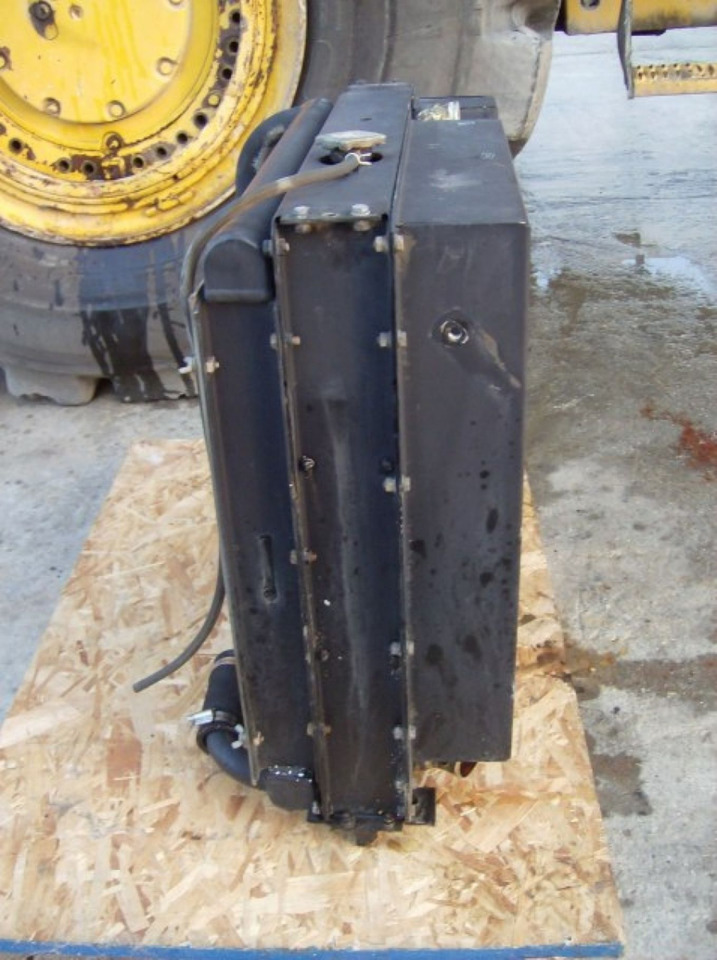 Caterpillar 317 NVA RADIATORE ACQUA - Radiaator - Ehitusmasinad: pilt 3 Caterpillar 317 NVA RADIATORE ACQUA - Radiaator - Ehitusmasinad: pilt 3