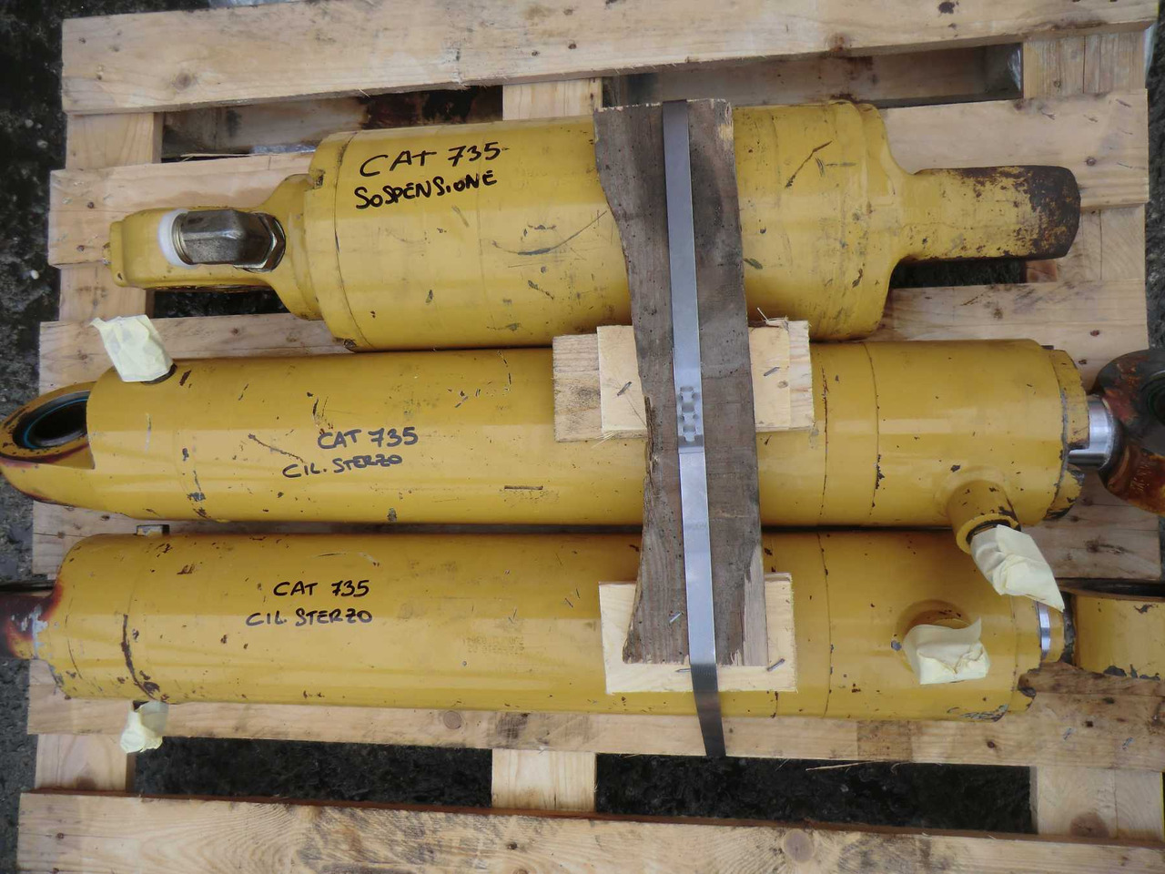 Caterpillar 735 Cilindro di sterzo dx - Hüdrauliline silinder - Ehitusmasinad: pilt 1 Caterpillar 735 Cilindro di sterzo dx - Hüdrauliline silinder - Ehitusmasinad: pilt 1