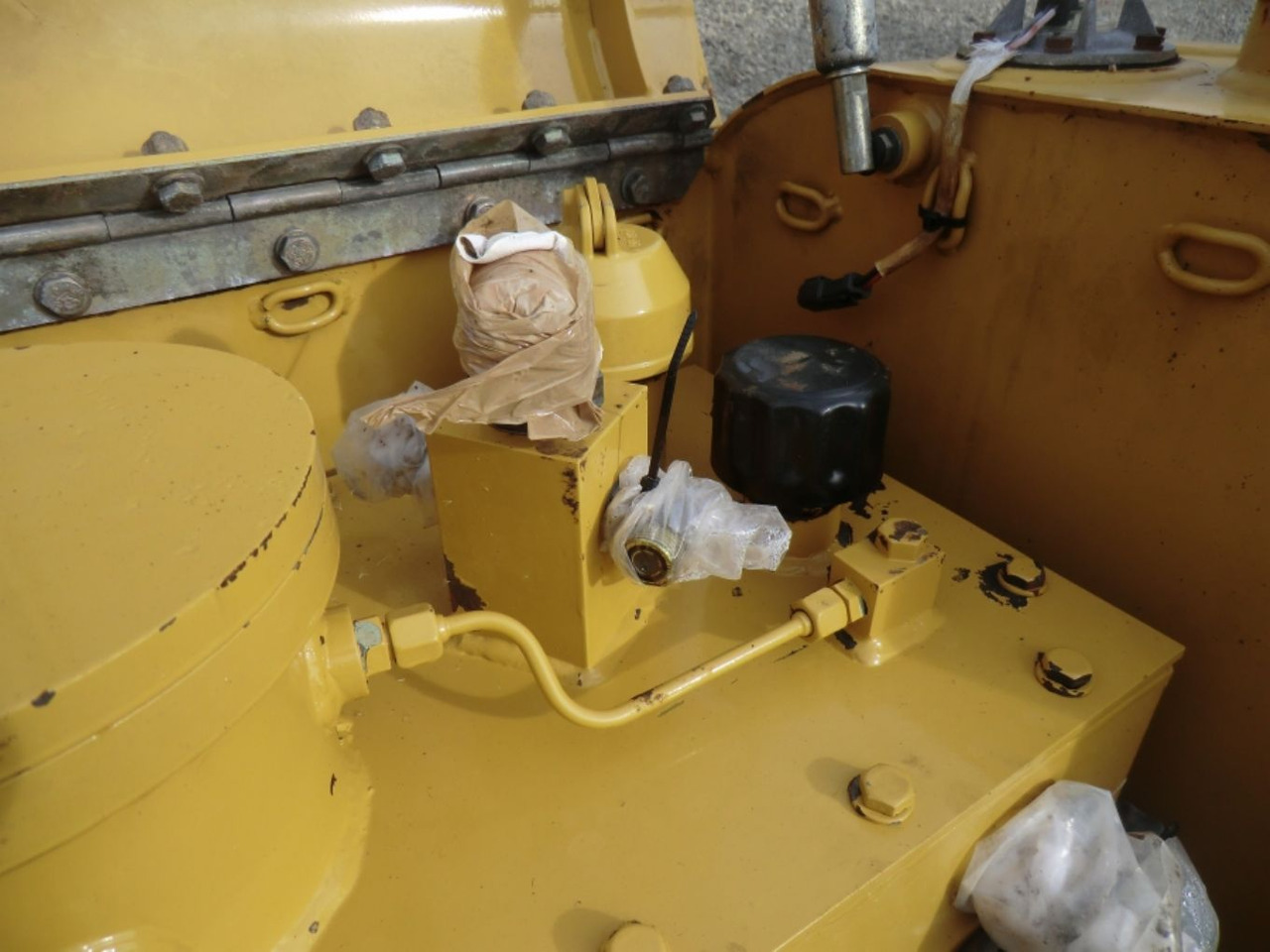 Caterpillar 735 Serbatoio gasolio - Kütusepaak - Ehitusmasinad: pilt 3 Caterpillar 735 Serbatoio gasolio - Kütusepaak - Ehitusmasinad: pilt 3