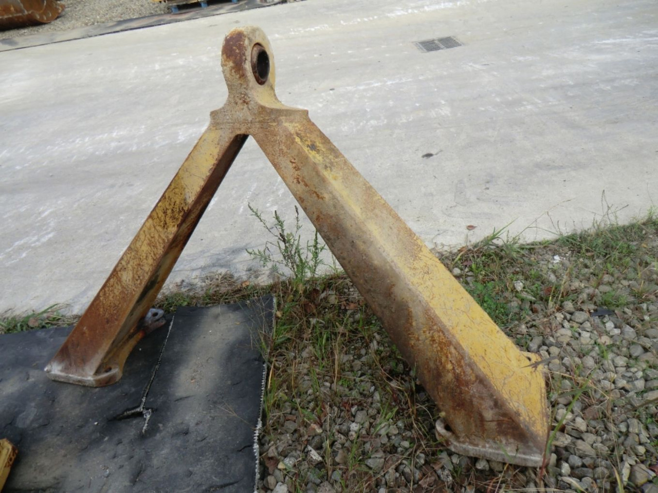 Caterpillar 735 Supporto telaio assale posteriore - Telg ja varuosad - Ehitusmasinad: pilt 2 Caterpillar 735 Supporto telaio assale posteriore - Telg ja varuosad - Ehitusmasinad: pilt 2