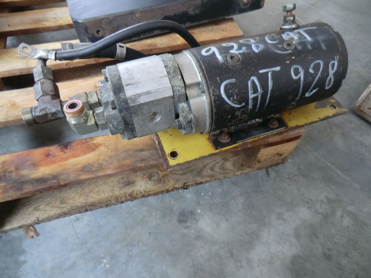 Caterpillar 928G POMPE STERZO AUSILIARIO - Hüdrauliline pump - Ehitusmasinad: pilt 1 Caterpillar 928G POMPE STERZO AUSILIARIO - Hüdrauliline pump - Ehitusmasinad: pilt 1