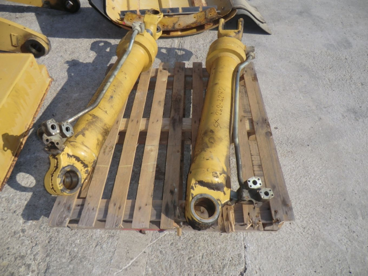 Caterpillar 962H Cilindro di sollevamento SX - Hüdrauliline silinder - Ehitusmasinad: pilt 3 Caterpillar 962H Cilindro di sollevamento SX - Hüdrauliline silinder - Ehitusmasinad: pilt 3