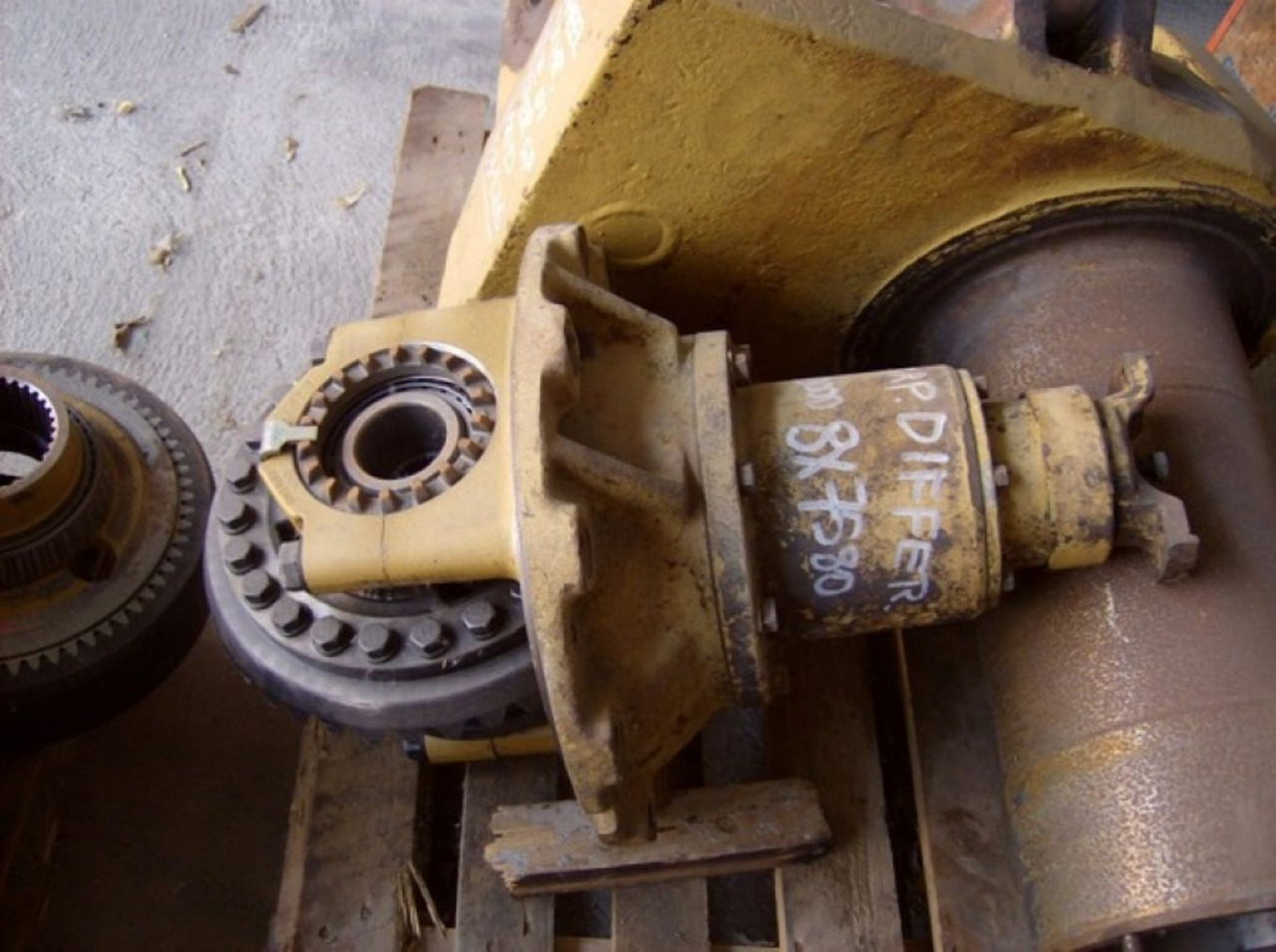 Caterpillar D300D DIFFERENZIALE CON COPPIA CONICA - Diferentsiaalvarustus - Ehitusmasinad: pilt 1 Caterpillar D300D DIFFERENZIALE CON COPPIA CONICA - Diferentsiaalvarustus - Ehitusmasinad: pilt 1