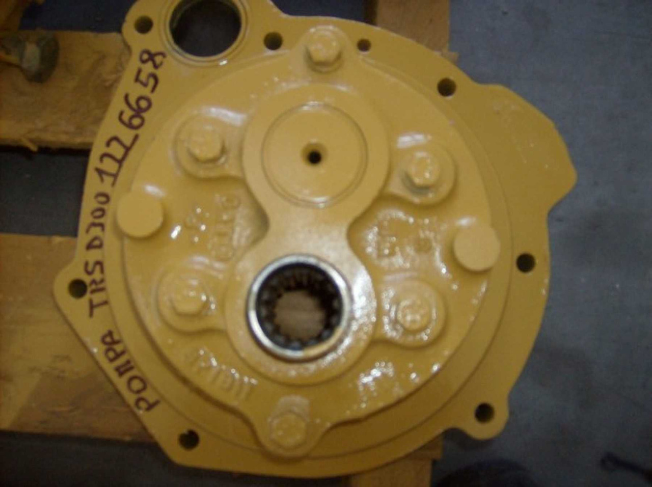 Caterpillar D300D POMPA DI TRASMISSIONE - Hüdrauliline pump - Ehitusmasinad: pilt 3 Caterpillar D300D POMPA DI TRASMISSIONE - Hüdrauliline pump - Ehitusmasinad: pilt 3