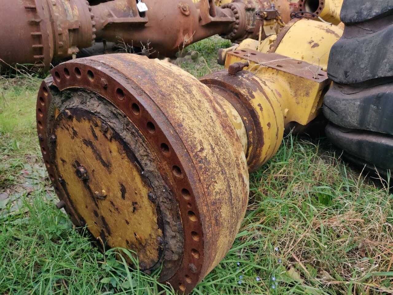 FRONT FIXED AXLE COMPLETE WITH DIFFERENTIAL AND BEVEL GEAR, FINA 1378862 1378833 Caterpillar 988G - Esitelg - Materjali käitlemise seade: pilt 5 FRONT FIXED AXLE COMPLETE WITH DIFFERENTIAL AND BEVEL GEAR, FINA 1378862 1378833 Caterpillar 988G - Esitelg - Materjali käitlemise seade: pilt 5