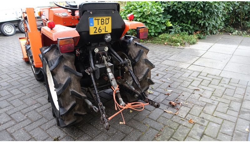 Hinomoto C144 4x4 met frontlader - Traktor: pilt 4 Hinomoto C144 4x4 met frontlader - Traktor: pilt 4