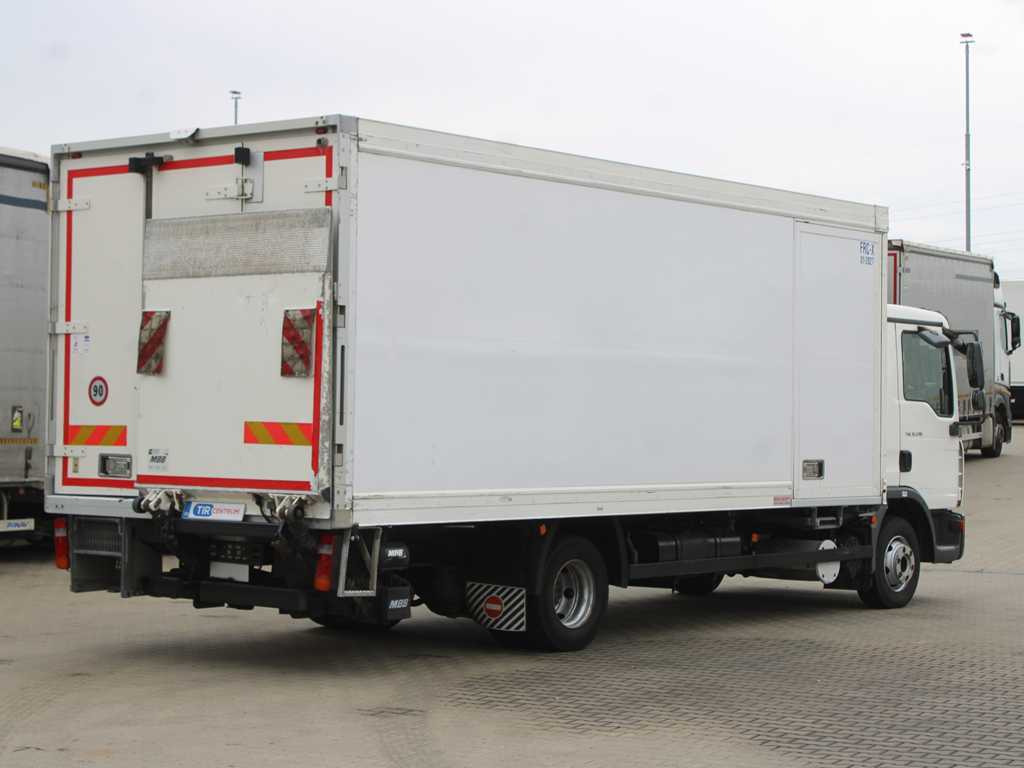 MAN TGL 12.210, EURO 4, HYDRAULIC FRONT, CARRIER SUPRA 850 Mt, 2X EVAPORATOR - Külmutiga veoauto: pilt 4 MAN TGL 12.210, EURO 4, HYDRAULIC FRONT, CARRIER SUPRA 850 Mt, 2X EVAPORATOR - Külmutiga veoauto: pilt 4