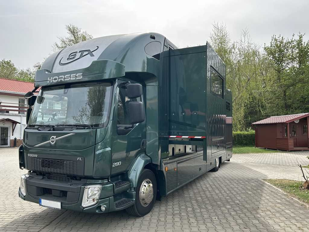 Volvo STX FL, 6 PEOPLE, 5 HORSES, CAMERA, 2X TAIL LIFT - Hobuseauto: pilt 1 Volvo STX FL, 6 PEOPLE, 5 HORSES, CAMERA, 2X TAIL LIFT - Hobuseauto: pilt 1