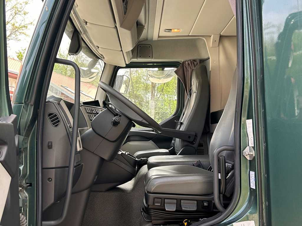 Volvo STX FL, FOR 6 PEOPLE, FOR TRANSPORTING FIVE HORSES, CAMERA, 2X HYDRAULIC FRONT - Hobuseauto: pilt 3 Volvo STX FL, FOR 6 PEOPLE, FOR TRANSPORTING FIVE HORSES, CAMERA, 2X HYDRAULIC FRONT - Hobuseauto: pilt 3
