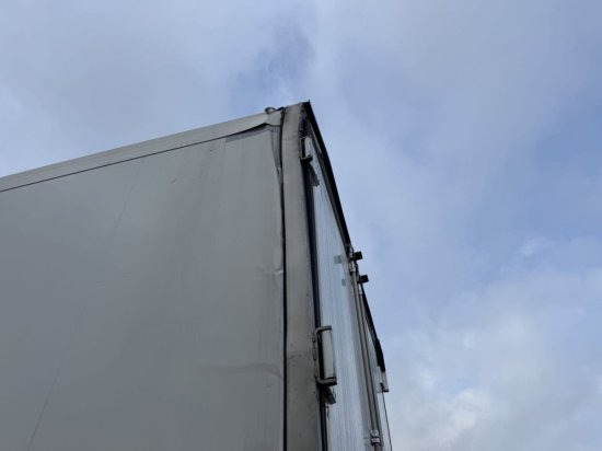 Krone Cool Liner, Thermo King SLX 300 , kleiner Schaden links hinten - Isotermiline poolhaagis: pilt 4 Krone Cool Liner, Thermo King SLX 300 , kleiner Schaden links hinten - Isotermiline poolhaagis: pilt 4