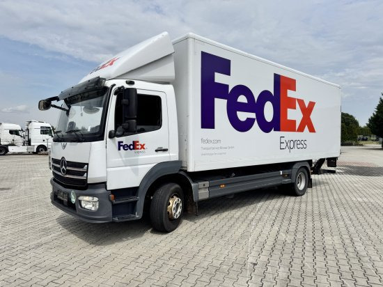 Mercedes-Benz Atego 1524 Koffer mit Hebebühne - Kasti veoauto: pilt 1 Mercedes-Benz Atego 1524 Koffer mit Hebebühne - Kasti veoauto: pilt 1