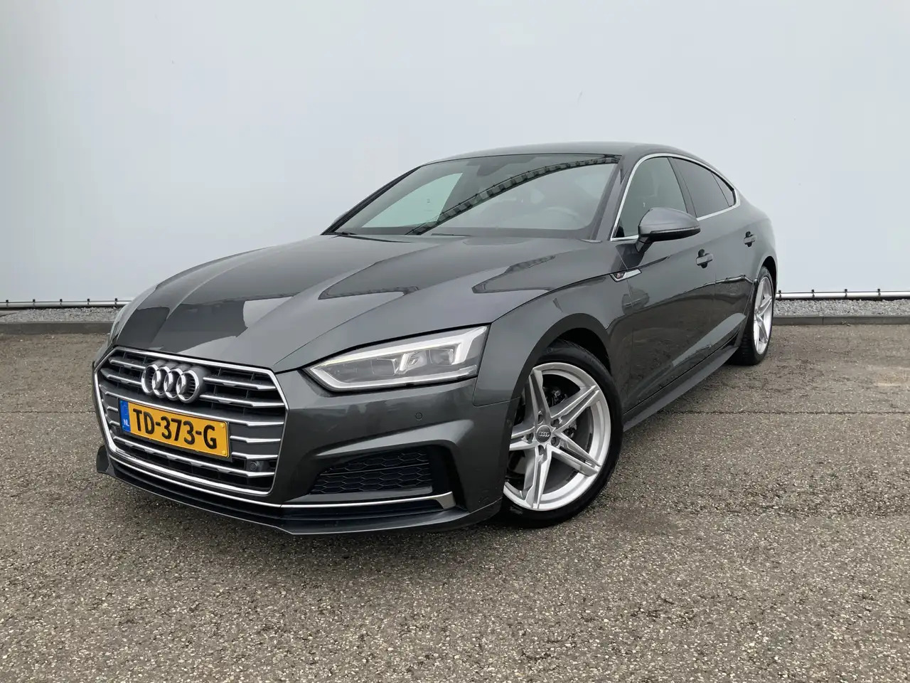 Audi A5 Sportback 2.0 TFSI g-tron Sport 2 x S-line edition - Luukpära: pilt 1 Audi A5 Sportback 2.0 TFSI g-tron Sport 2 x S-line edition - Luukpära: pilt 1