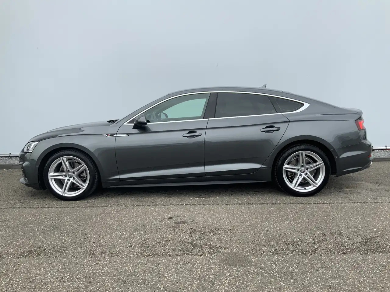 Audi A5 Sportback 2.0 TFSI g-tron Sport 2 x S-line edition - Luukpära: pilt 3 Audi A5 Sportback 2.0 TFSI g-tron Sport 2 x S-line edition - Luukpära: pilt 3