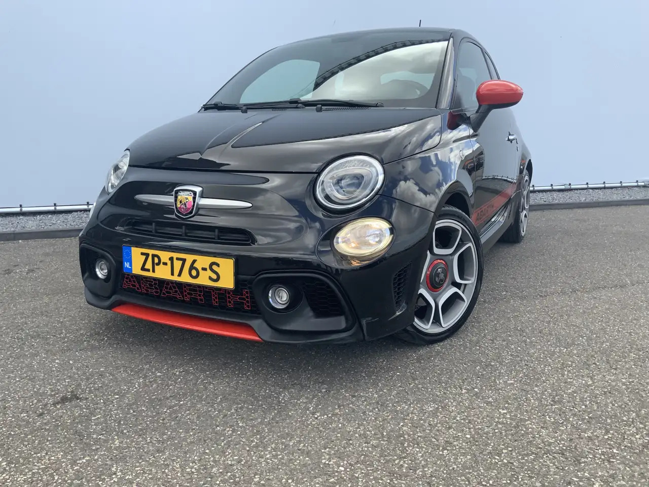 Fiat 500C Abarth 1.4 T-Jet 595 Automaat Euro 6 - Auto: pilt 2 Fiat 500C Abarth 1.4 T-Jet 595 Automaat Euro 6 - Auto: pilt 2