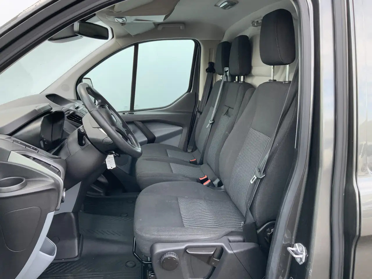 Ford Transit Custom 270 2.2 TDCI L1H1 Trend Airco Camera Cruise Dakdra - Kaubik: pilt 4 Ford Transit Custom 270 2.2 TDCI L1H1 Trend Airco Camera Cruise Dakdra - Kaubik: pilt 4