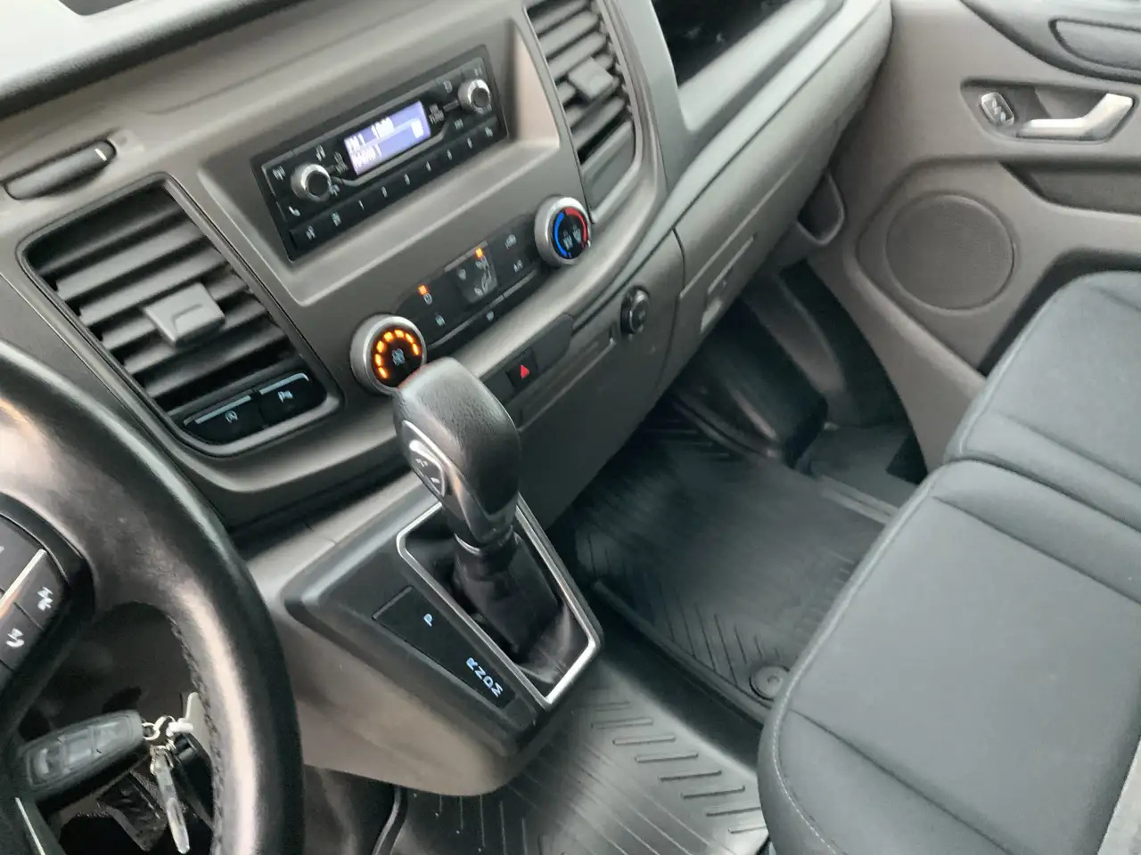 Ford Transit Custom 280 2.0 TDCI L1H1 Automaat Dub Schuifdeur Side Bar - Kaubik: pilt 5 Ford Transit Custom 280 2.0 TDCI L1H1 Automaat Dub Schuifdeur Side Bar - Kaubik: pilt 5