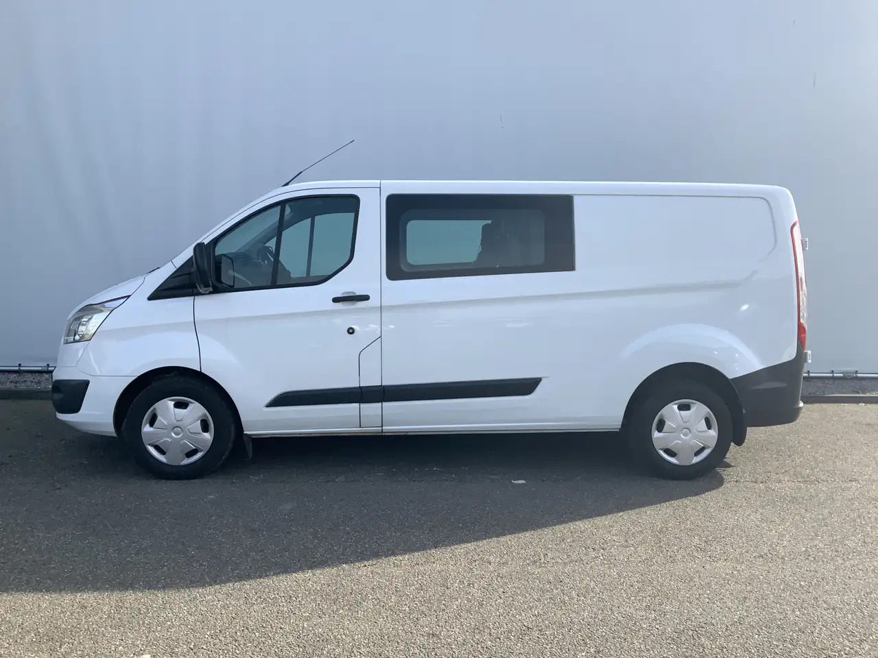Ford Transit Custom 290 2.0 TDCI L2H1 6 Zits Trend DC Airco Cruise Tre - Meeskonnaauto: pilt 3 Ford Transit Custom 290 2.0 TDCI L2H1 6 Zits Trend DC Airco Cruise Tre - Meeskonnaauto: pilt 3