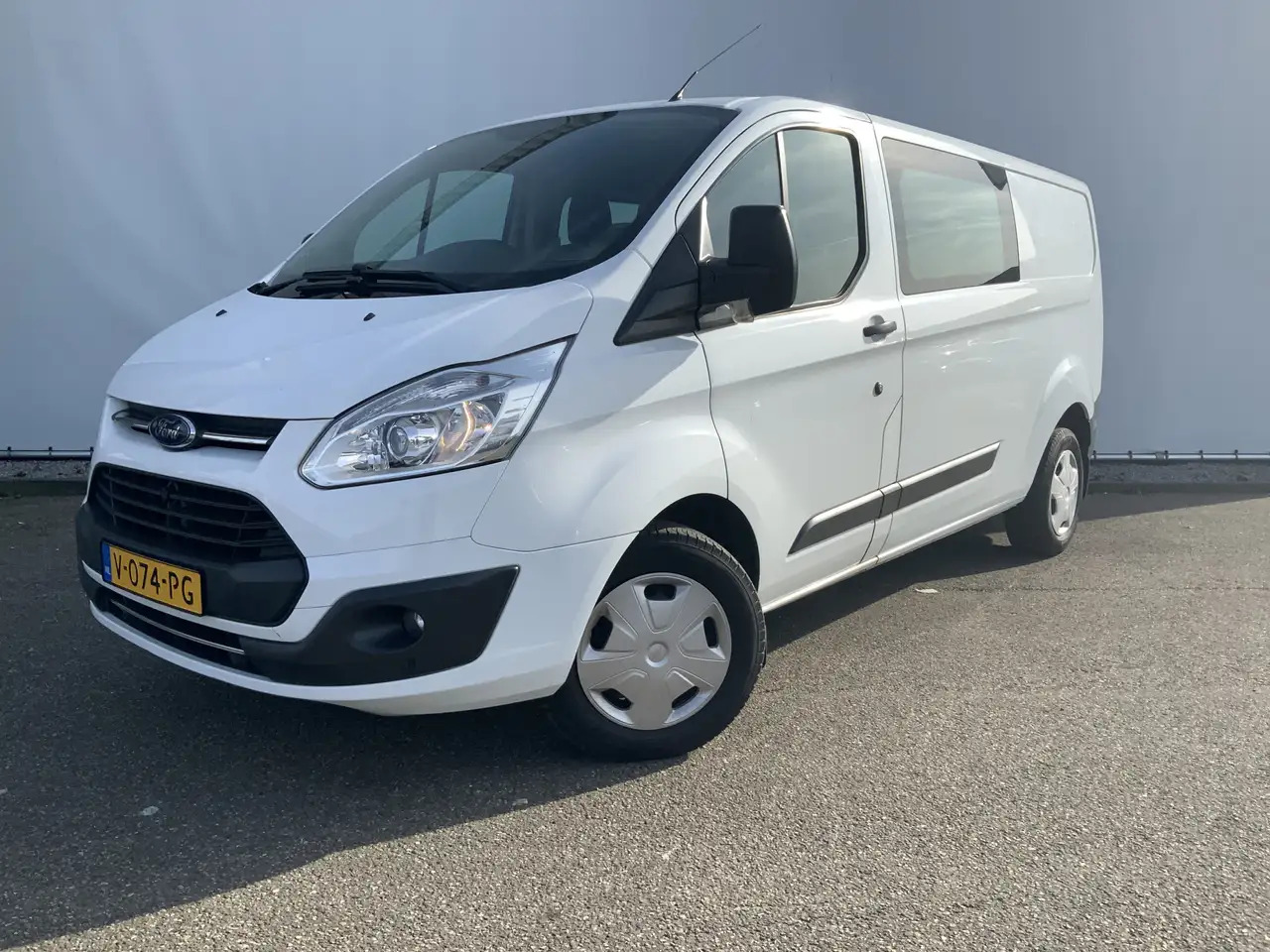 Ford Transit Custom 290 2.0 TDCI L2H1 6 Zits Trend DC Airco Cruise Tre - Meeskonnaauto: pilt 1 Ford Transit Custom 290 2.0 TDCI L2H1 6 Zits Trend DC Airco Cruise Tre - Meeskonnaauto: pilt 1
