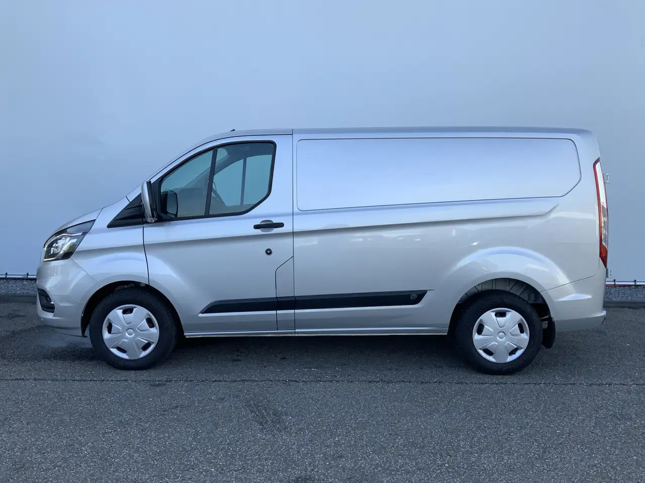 Ford Transit Custom 300 2.0 TDCI L1H1 Limited Airco Cruise Camera 3 Zi - Kaubik: pilt 3 Ford Transit Custom 300 2.0 TDCI L1H1 Limited Airco Cruise Camera 3 Zi - Kaubik: pilt 3