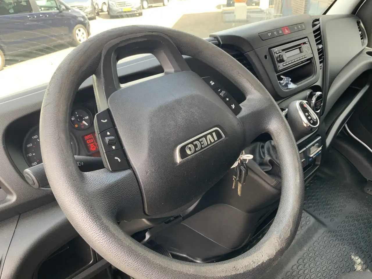 Iveco Daily 35C13 2.3 375 Automaat Koelmeubelbak Deuren Dag&Na - Tarbesõiduk külmik: pilt 3 Iveco Daily 35C13 2.3 375 Automaat Koelmeubelbak Deuren Dag&Na - Tarbesõiduk külmik: pilt 3