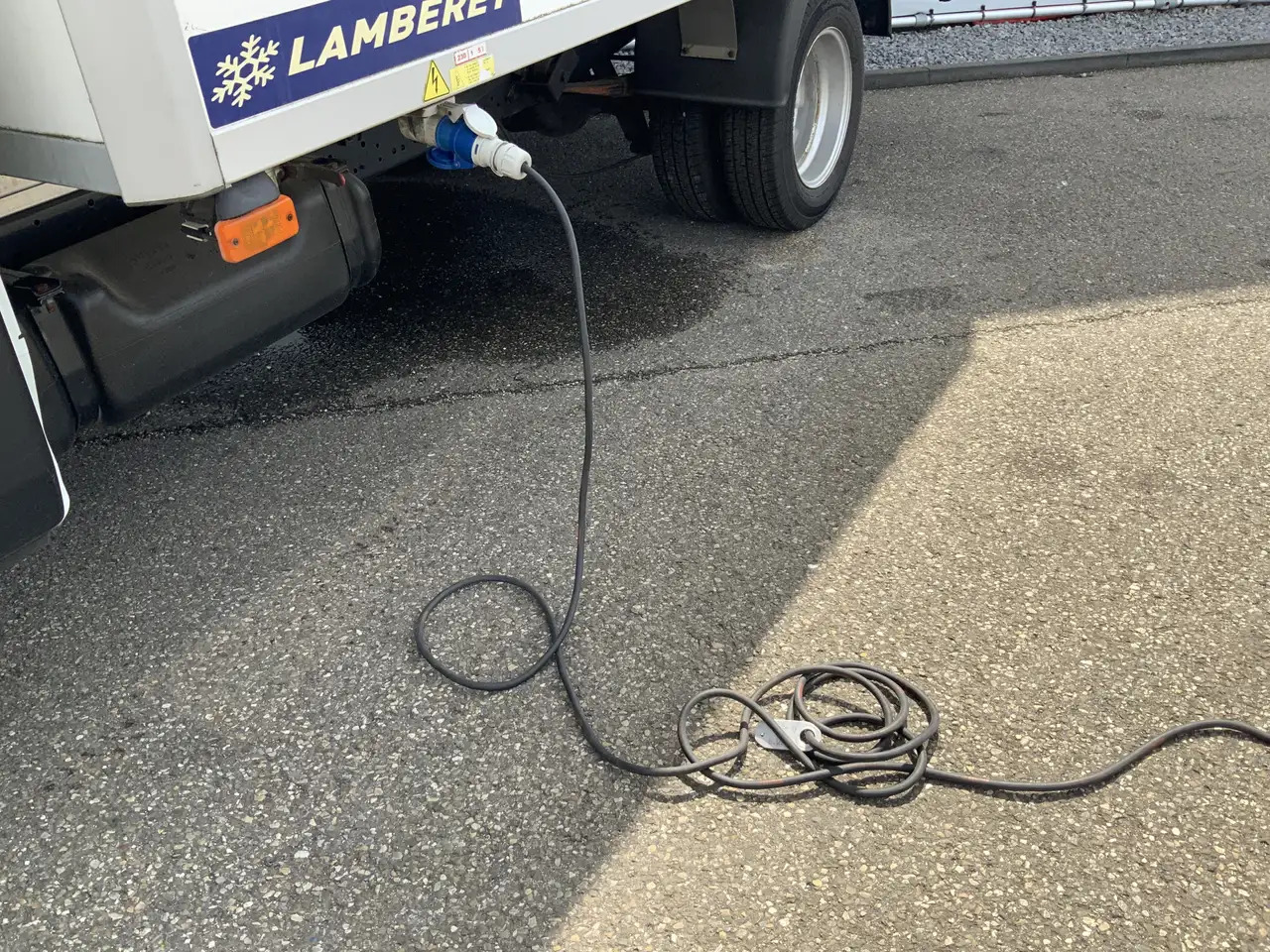 Iveco Daily 35C13 2.3 375 Automaat Koelmeubelbak Deuren Dag&Na - Tarbesõiduk külmik: pilt 2 Iveco Daily 35C13 2.3 375 Automaat Koelmeubelbak Deuren Dag&Na - Tarbesõiduk külmik: pilt 2