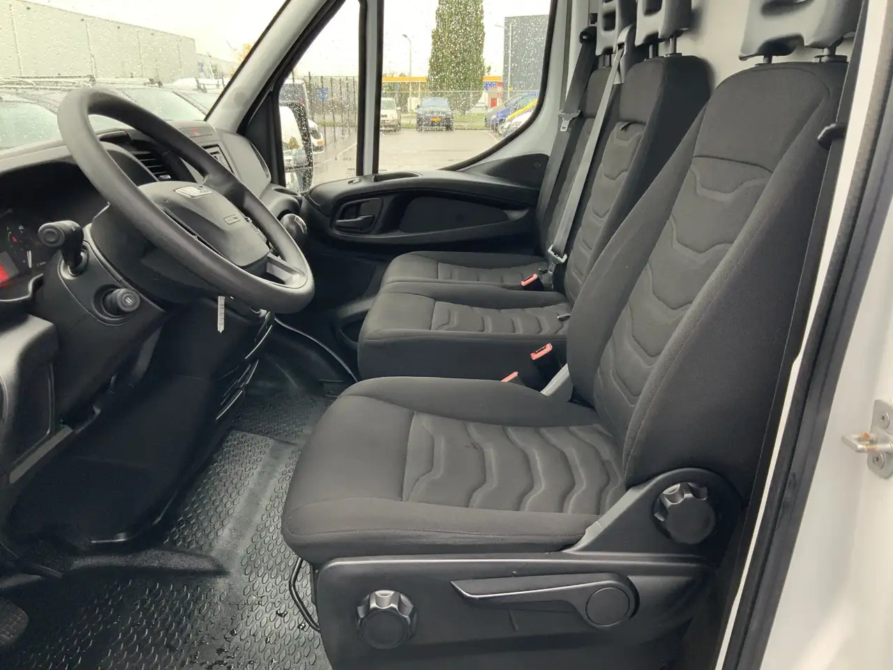 Iveco Daily 35S13V 2.3 352 H2 L3 Airco 3 Zits Opstap Euro 5 - Kaubik: pilt 5 Iveco Daily 35S13V 2.3 352 H2 L3 Airco 3 Zits Opstap Euro 5 - Kaubik: pilt 5