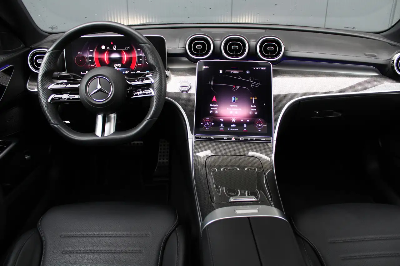 Mercedes-Benz C-klasse AMG-line (Nightpakket, Sfeerverlichting, - Sedaan: pilt 3 Mercedes-Benz C-klasse AMG-line (Nightpakket, Sfeerverlichting, - Sedaan: pilt 3