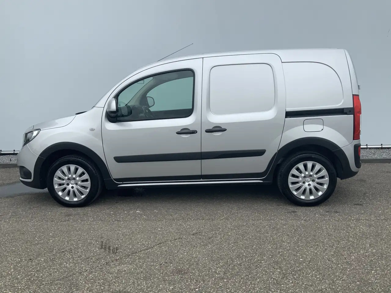 Mercedes-Benz Citan 109 CDI BlueEFFICIENCY Airco Dub Schuifdeur Cruise - Väike kaubik: pilt 3 Mercedes-Benz Citan 109 CDI BlueEFFICIENCY Airco Dub Schuifdeur Cruise - Väike kaubik: pilt 3