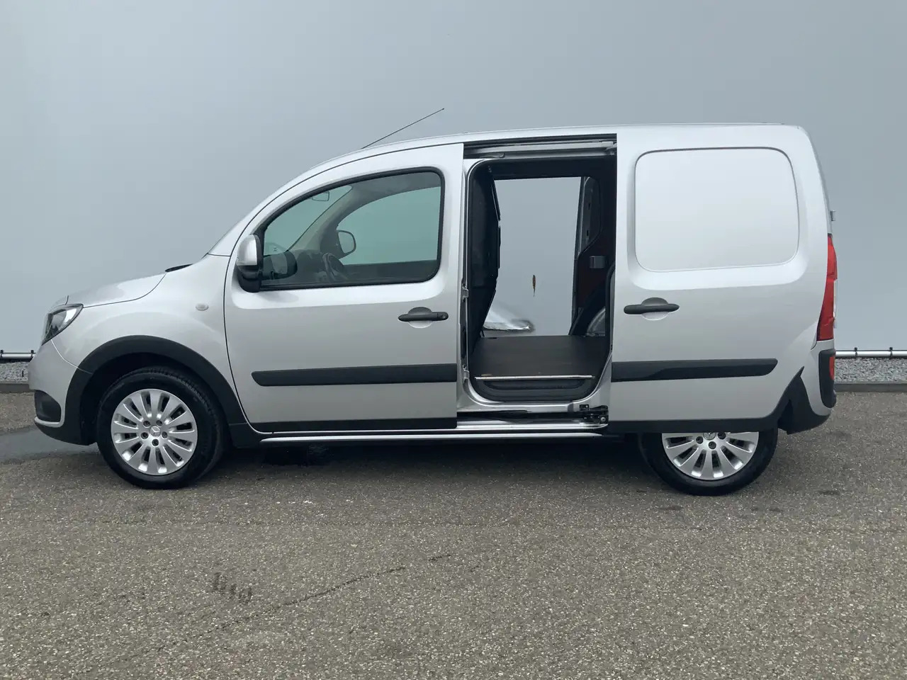 Mercedes-Benz Citan 109 CDI BlueEFFICIENCY Airco Dub Schuifdeur Cruise - Väike kaubik: pilt 4 Mercedes-Benz Citan 109 CDI BlueEFFICIENCY Airco Dub Schuifdeur Cruise - Väike kaubik: pilt 4