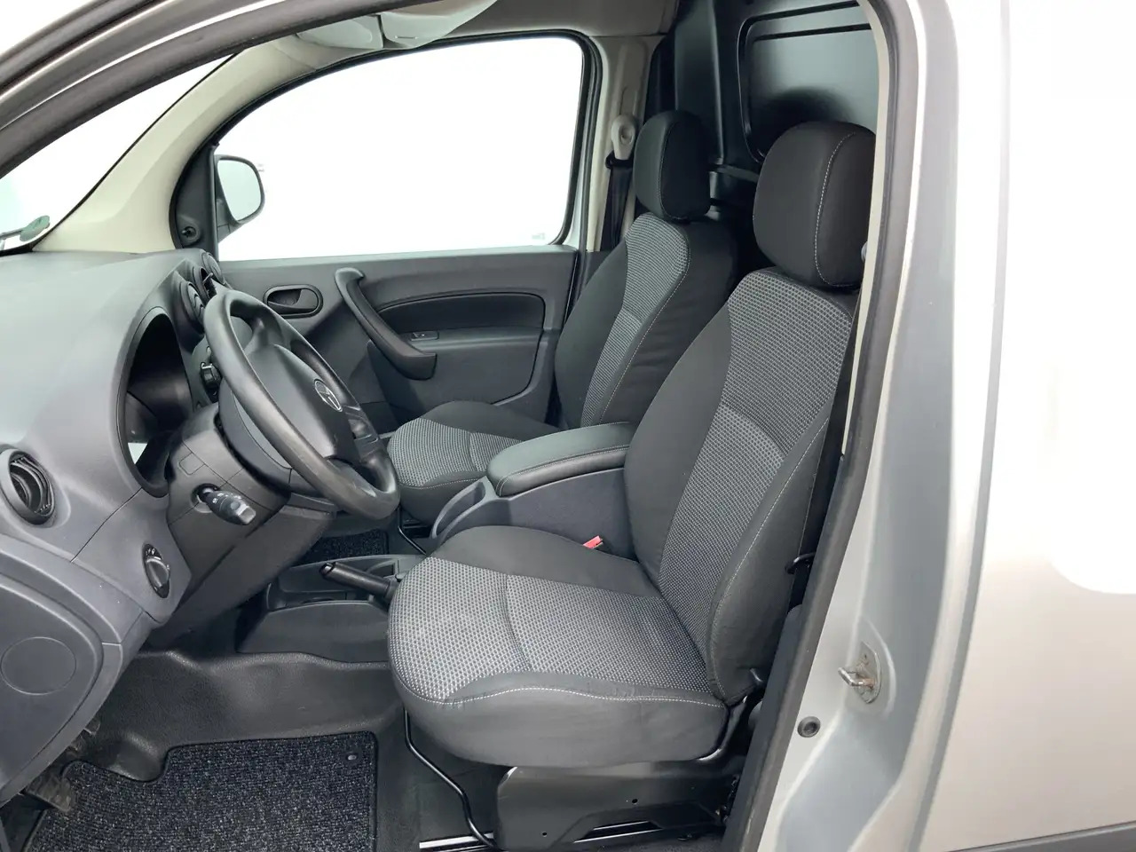 Mercedes-Benz Citan 109 CDI BlueEFFICIENCY Business Ambition Airco Tre - Väike kaubik: pilt 4 Mercedes-Benz Citan 109 CDI BlueEFFICIENCY Business Ambition Airco Tre - Väike kaubik: pilt 4