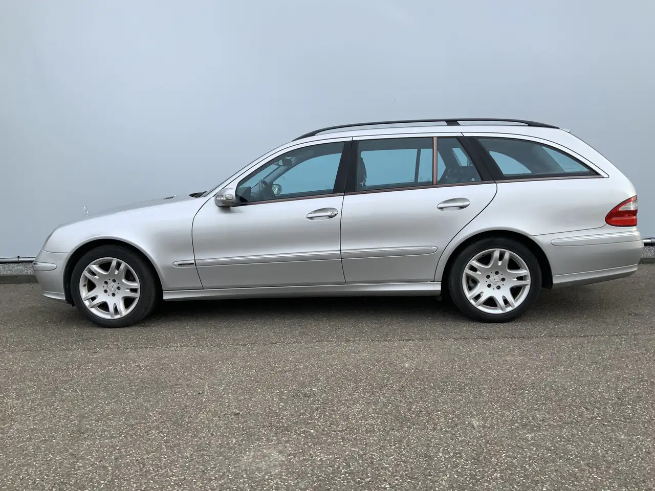 Mercedes-Benz E 500 Combi V8 Elegance 4-Matic airmatic,full option - Auto: pilt 3 Mercedes-Benz E 500 Combi V8 Elegance 4-Matic airmatic,full option - Auto: pilt 3