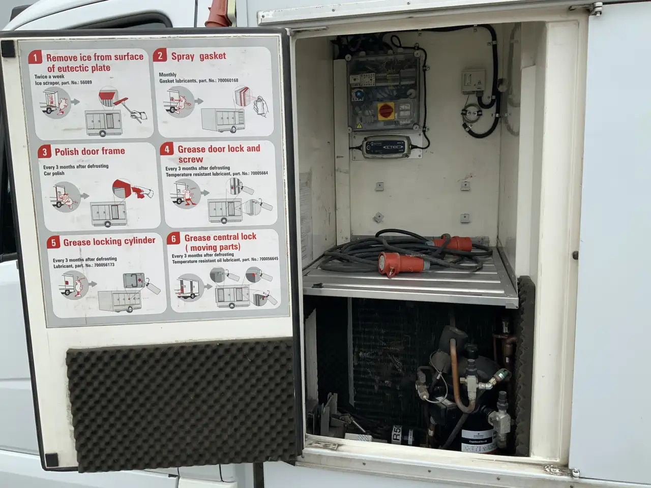 Mercedes-Benz Sprinter 310 2.2 CDI 366 ijswagen 40 gr _0 Deuren 10 Euro 5 - Tarbesõiduk külmik: pilt 4 Mercedes-Benz Sprinter 310 2.2 CDI 366 ijswagen 40 gr _0 Deuren 10 Euro 5 - Tarbesõiduk külmik: pilt 4