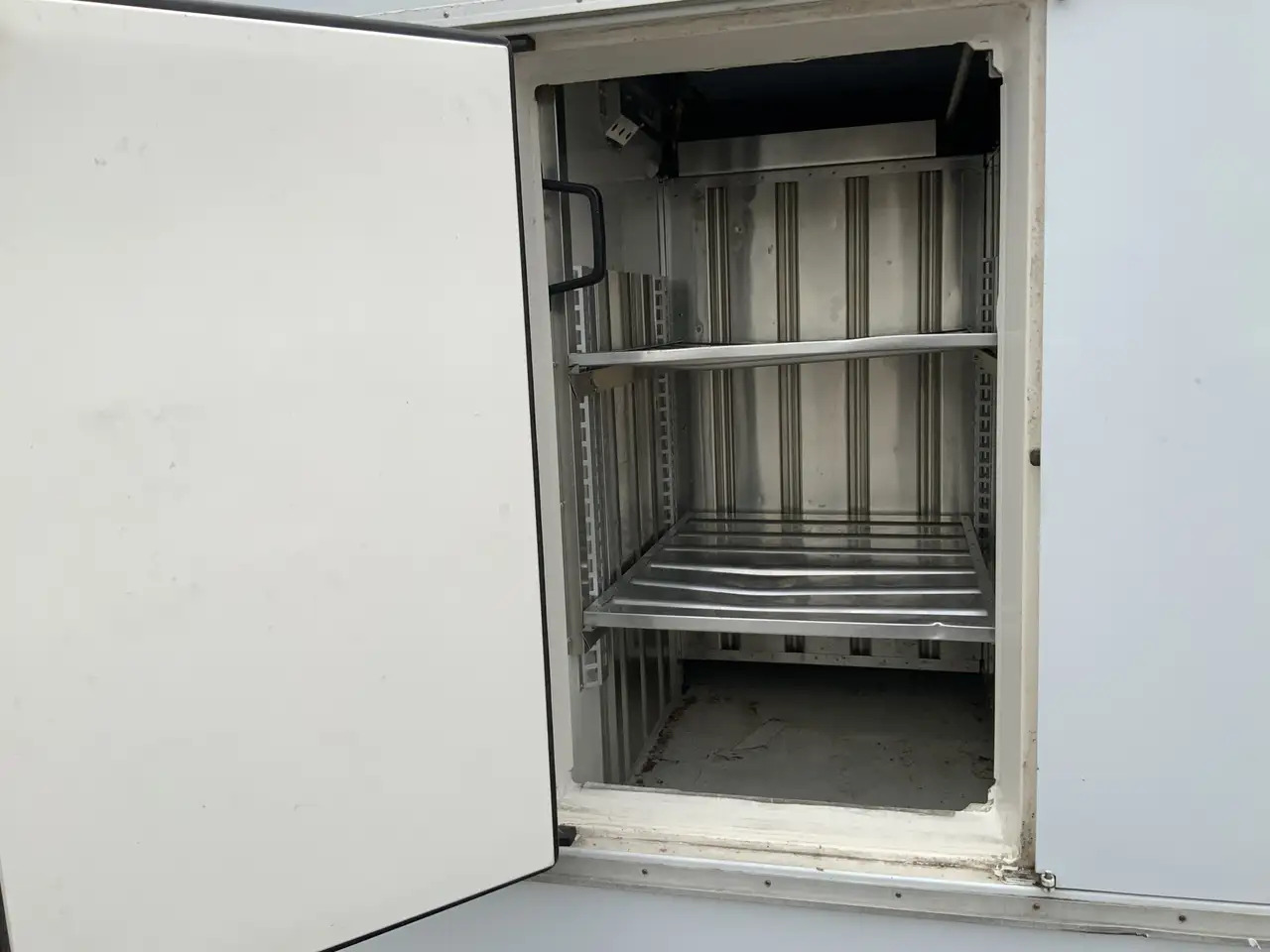 Mercedes-Benz Sprinter 310 2.2 CDI 366 ijswagen 40 gr _0 Deuren 10 Euro 5 - Tarbesõiduk külmik: pilt 5 Mercedes-Benz Sprinter 310 2.2 CDI 366 ijswagen 40 gr _0 Deuren 10 Euro 5 - Tarbesõiduk külmik: pilt 5