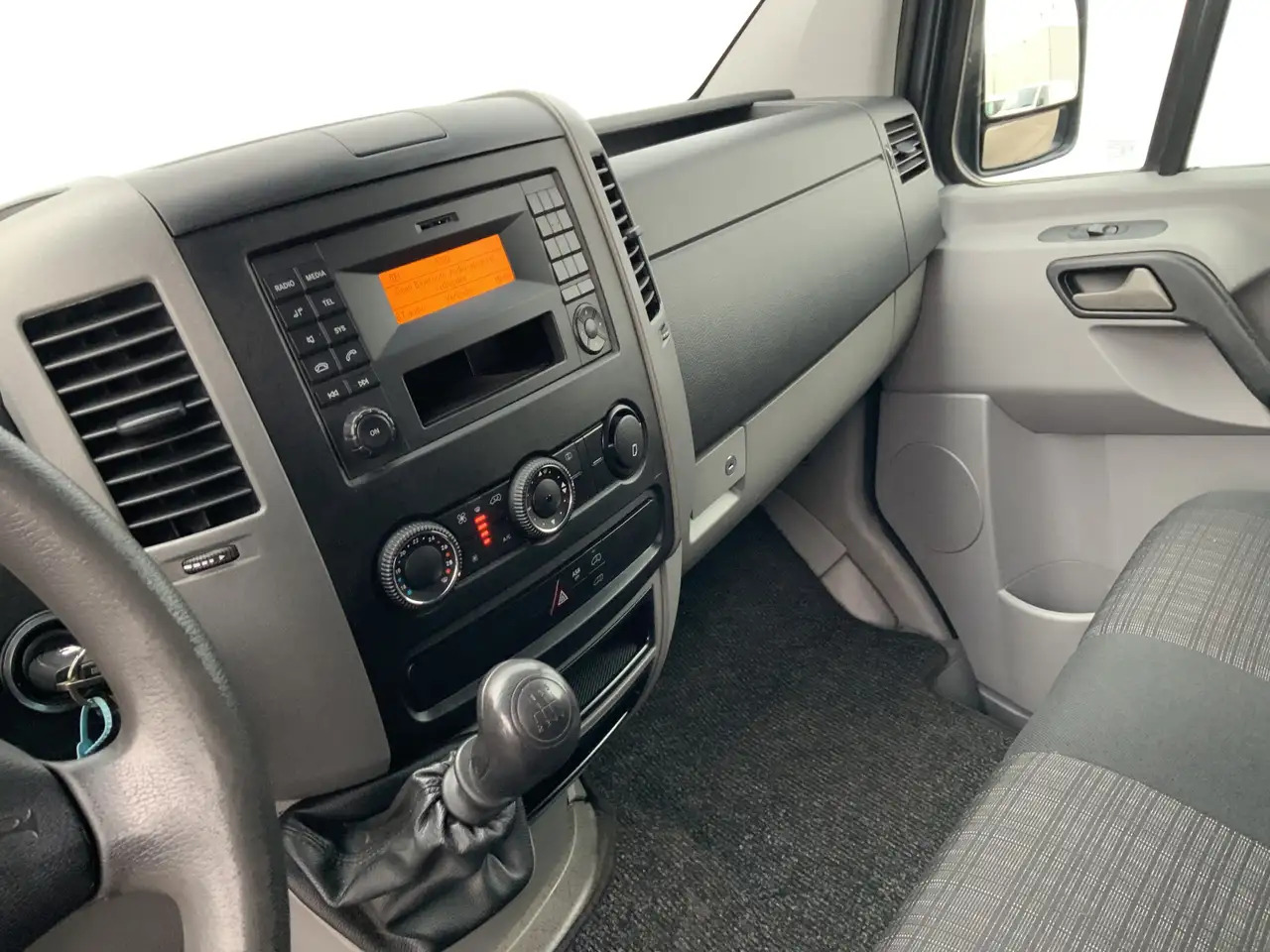 Mercedes-Benz Sprinter 311 2.2 CDI 366 L2H1 Airco 3 Zits Opstap& Trekhaak - Kaubik: pilt 5 Mercedes-Benz Sprinter 311 2.2 CDI 366 L2H1 Airco 3 Zits Opstap& Trekhaak - Kaubik: pilt 5