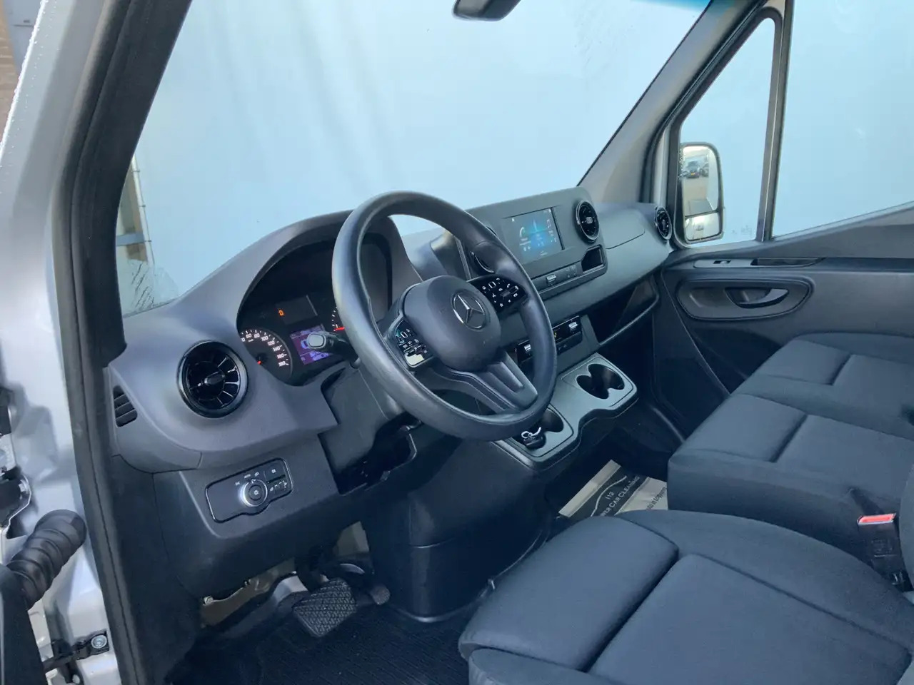Mercedes-Benz Sprinter 315 1.9 CDI L2H2 Automaat 3 Zits Airco Navi Camera - Kaubik: pilt 5 Mercedes-Benz Sprinter 315 1.9 CDI L2H2 Automaat 3 Zits Airco Navi Camera - Kaubik: pilt 5