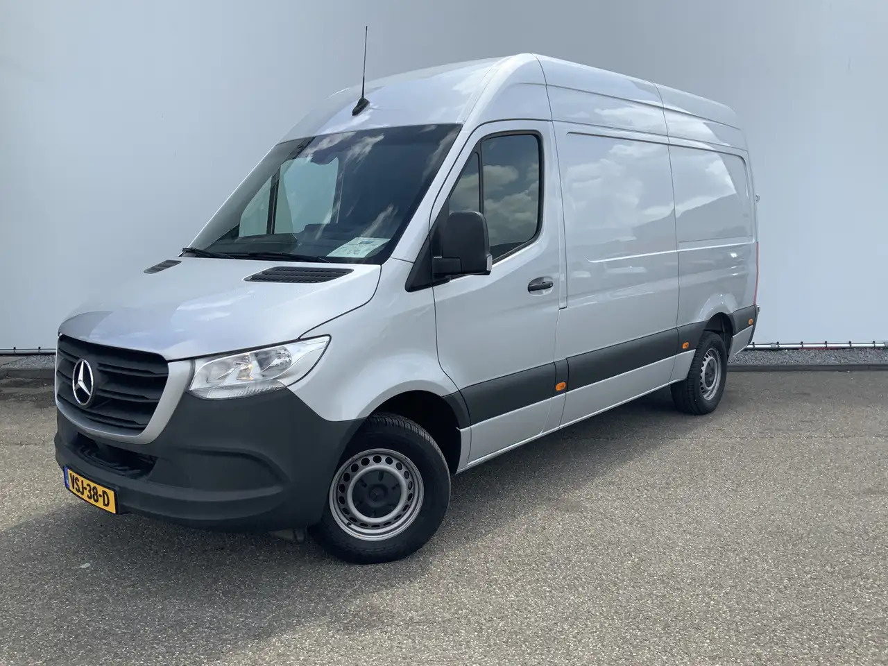 Mercedes-Benz Sprinter 315 1.9 CDI L2H2 Automaat 3 Zits Airco Navi Camera - Kaubik: pilt 1 Mercedes-Benz Sprinter 315 1.9 CDI L2H2 Automaat 3 Zits Airco Navi Camera - Kaubik: pilt 1