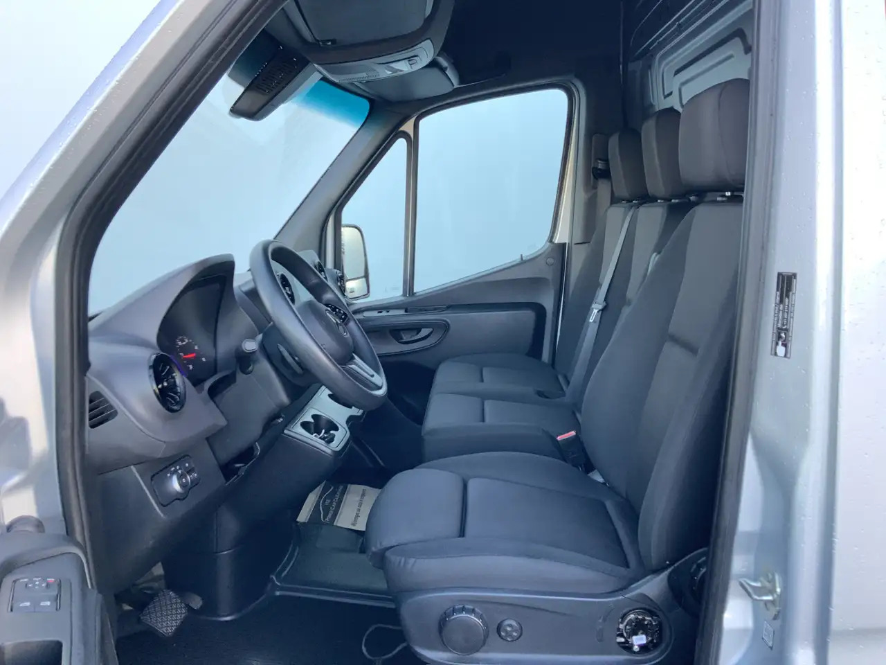 Mercedes-Benz Sprinter 315 1.9 CDI L2H2 Automaat 3 Zits Airco Navi Camera - Kaubik: pilt 4 Mercedes-Benz Sprinter 315 1.9 CDI L2H2 Automaat 3 Zits Airco Navi Camera - Kaubik: pilt 4