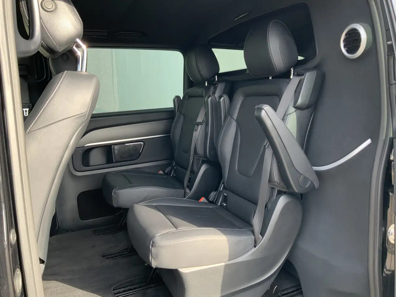 Mercedes-Benz V 300 300d Extra Lang Dub Cab Autom. Avantgarde Edition - Meeskonnaauto: pilt 3 Mercedes-Benz V 300 300d Extra Lang Dub Cab Autom. Avantgarde Edition - Meeskonnaauto: pilt 3