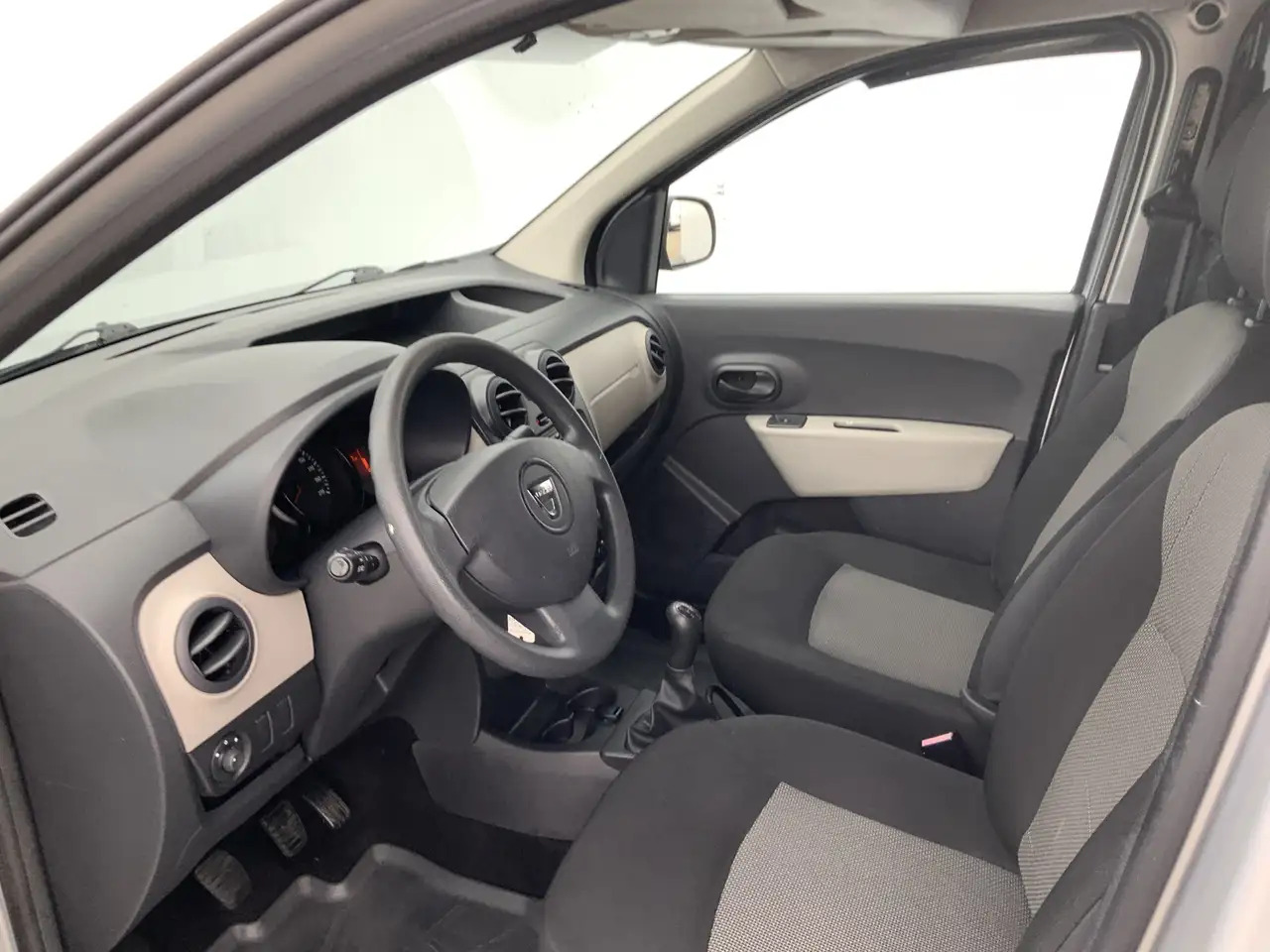 Dacia Dokker 1.5 dCi 75 Ambiance Airco Alu Velg Trekhaak 1200 k - Muu seadmestik: pilt 5 Dacia Dokker 1.5 dCi 75 Ambiance Airco Alu Velg Trekhaak 1200 k - Muu seadmestik: pilt 5