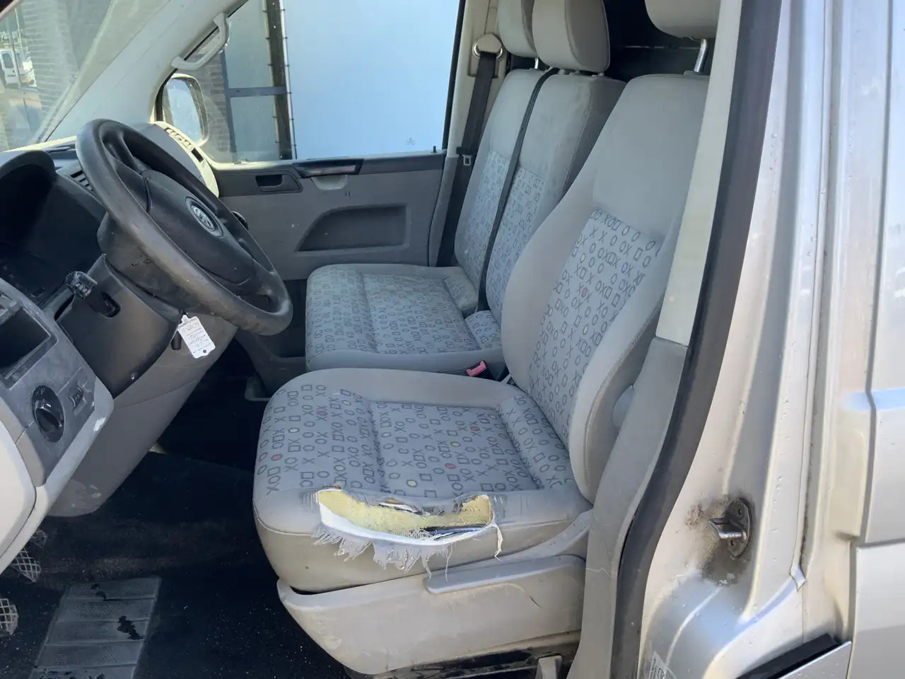 Volkswagen T5 Transporter 1.9 TDI 340 MHD (Versnellingsbak Defekt !!)Airco 3 - Muu seadmestik: pilt 2 Volkswagen T5 Transporter 1.9 TDI 340 MHD (Versnellingsbak Defekt !!)Airco 3 - Muu seadmestik: pilt 2