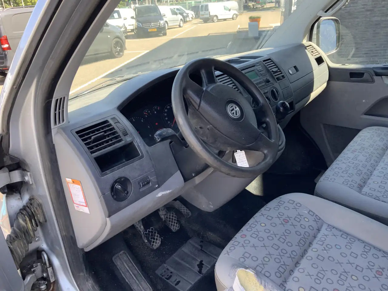 Volkswagen T5 Transporter 1.9 TDI 340 MHD (Versnellingsbak Defekt !!)Airco 3 - Muu seadmestik: pilt 3 Volkswagen T5 Transporter 1.9 TDI 340 MHD (Versnellingsbak Defekt !!)Airco 3 - Muu seadmestik: pilt 3
