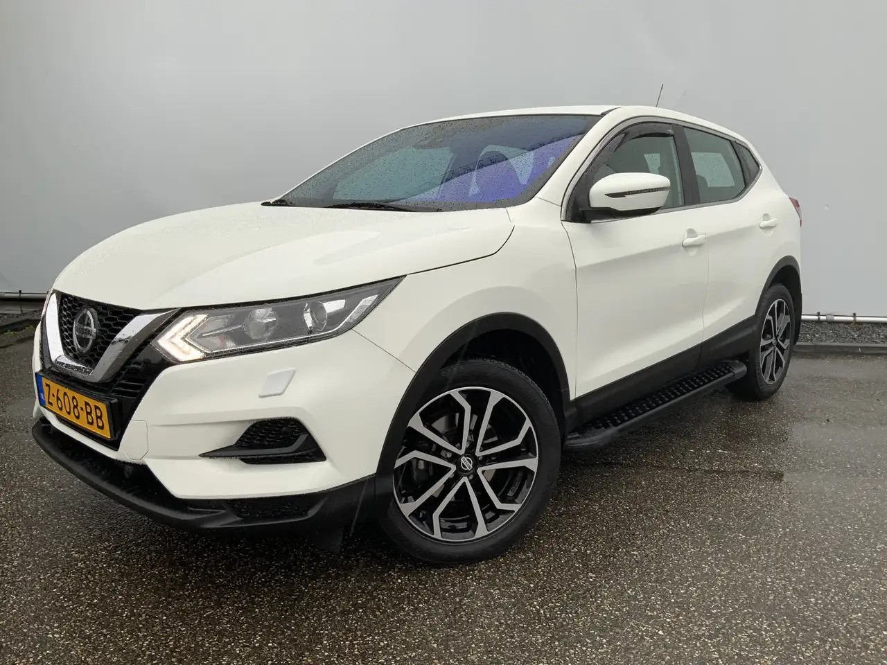 Nissan Qashqai 1.3 DIG-T Visia A SUV Airco Cruise Groot Scherm Na - Maastur: pilt 1 Nissan Qashqai 1.3 DIG-T Visia A SUV Airco Cruise Groot Scherm Na - Maastur: pilt 1