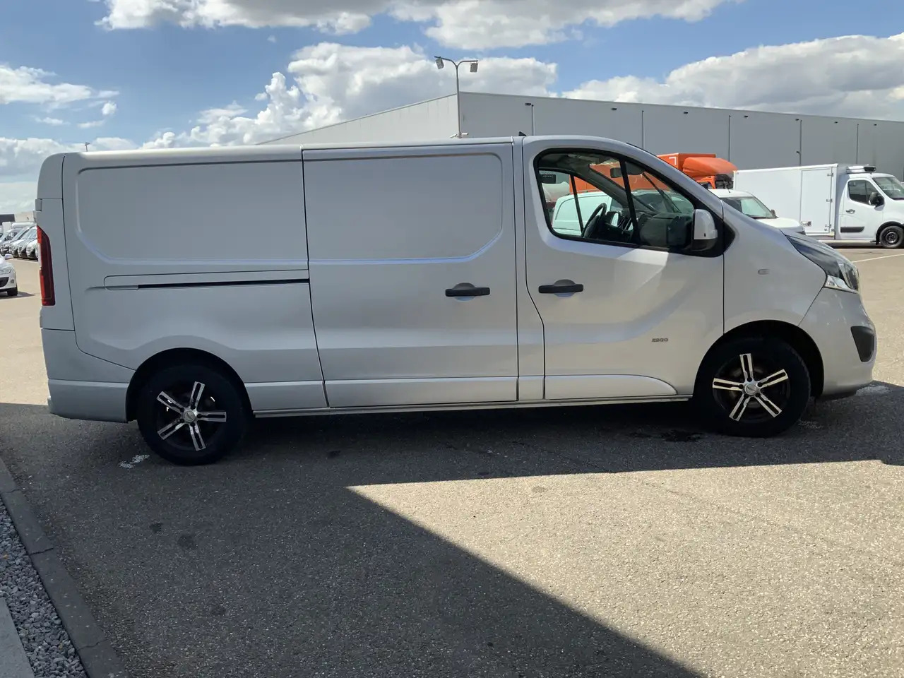 Opel Vivaro 1.6 CDTI L2H1 Sport EcoFlex (MOTOR DEFECT !!!!)Air - Kaubik: pilt 2 Opel Vivaro 1.6 CDTI L2H1 Sport EcoFlex (MOTOR DEFECT !!!!)Air - Kaubik: pilt 2